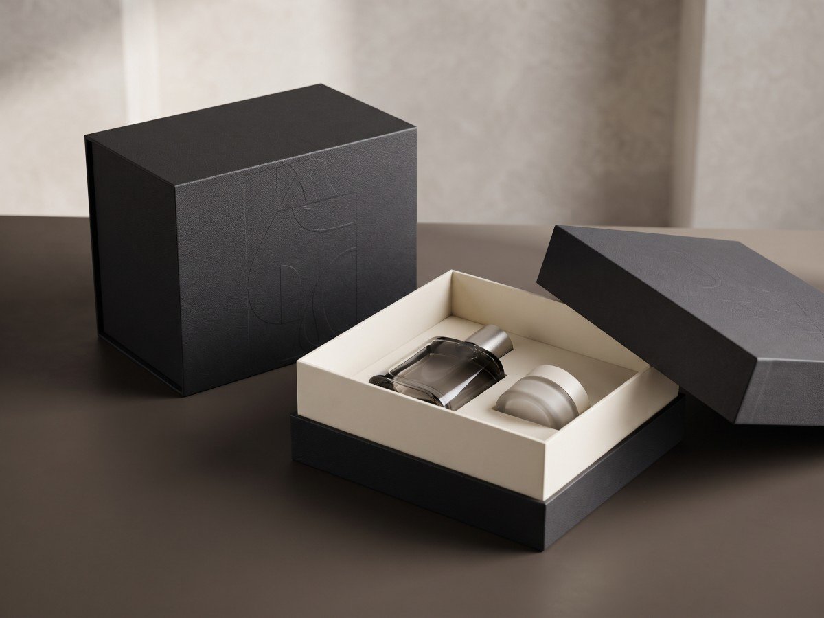 Shoulder neck rigid beauty packaging box